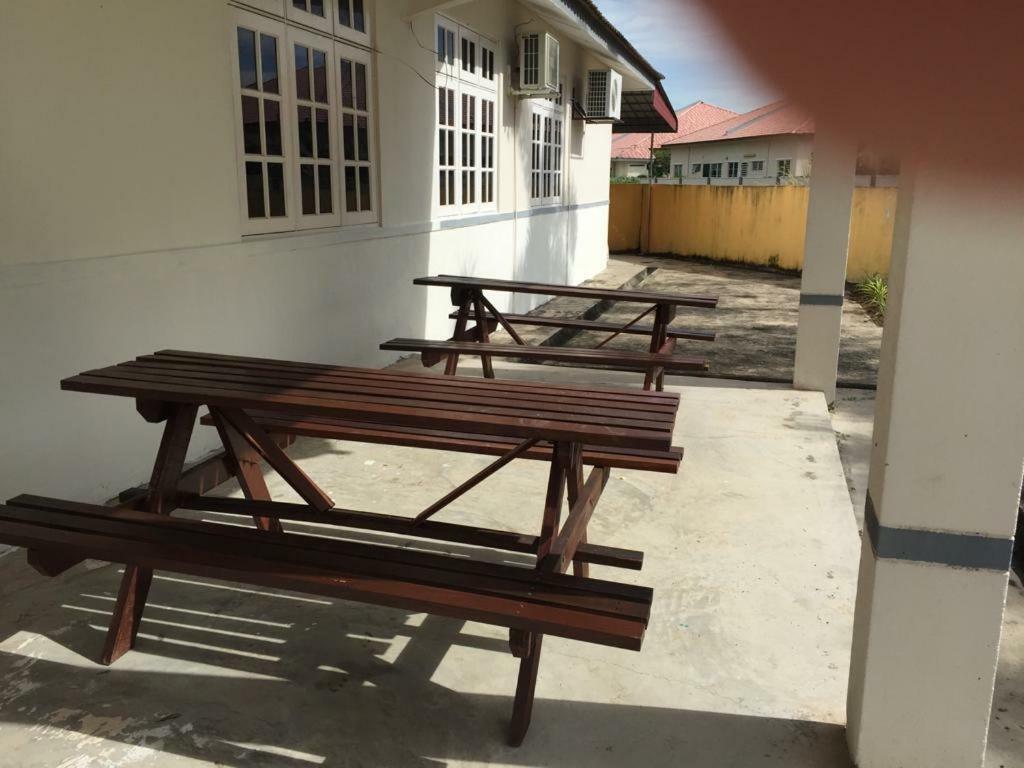 The Garden Vacation Home Lumut Luaran gambar