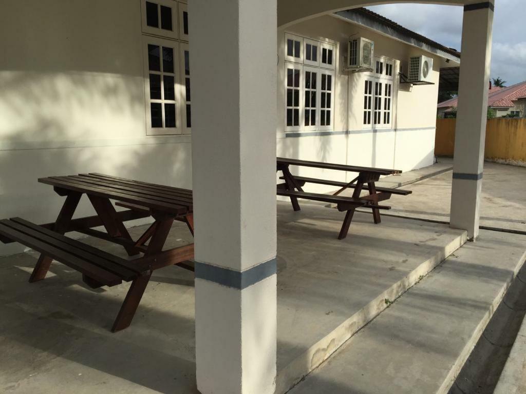 The Garden Vacation Home Lumut Luaran gambar