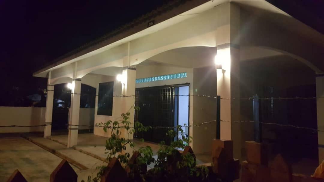 The Garden Vacation Home Lumut Luaran gambar