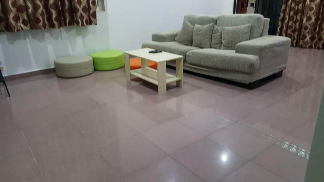 The Garden Vacation Home Lumut Luaran gambar