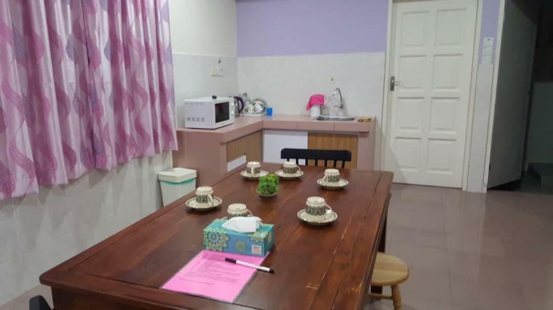 The Garden Vacation Home Lumut Luaran gambar