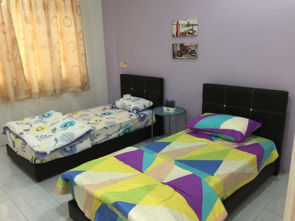 The Garden Vacation Home Lumut Luaran gambar