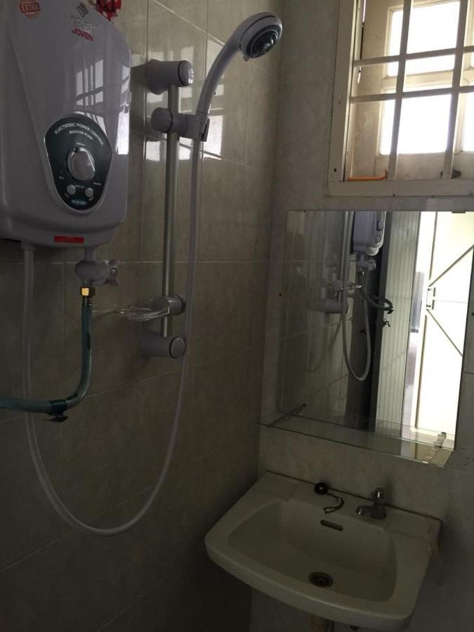 The Garden Vacation Home Lumut Luaran gambar